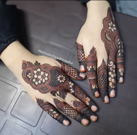 simple stylish back hand mehndi design