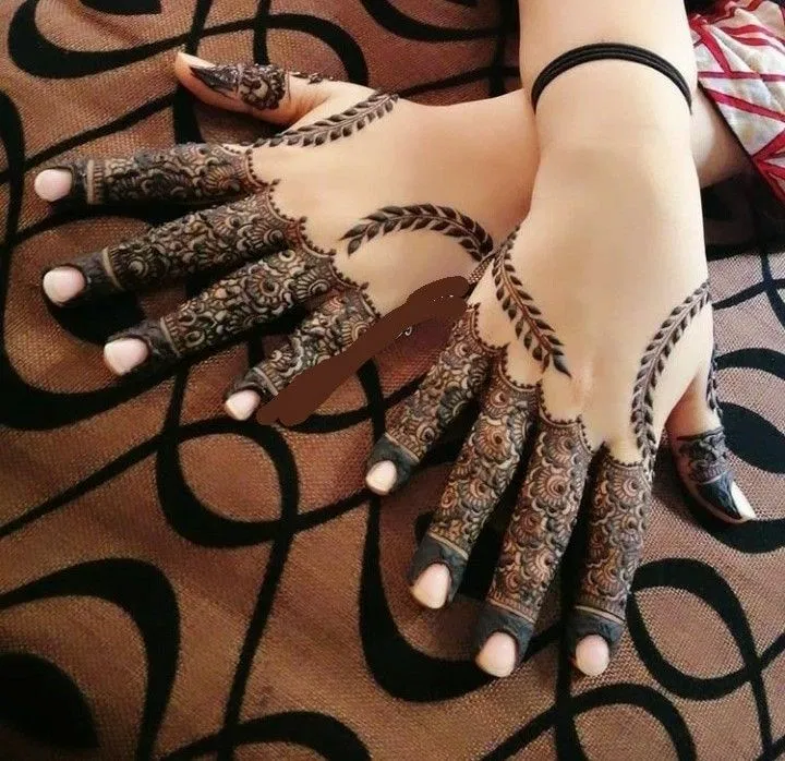 Simple Stylish Back Hand Mehndi Design (21)