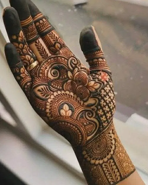 Aesthetic Bridal Front Hand Mehndi Design for Diwali