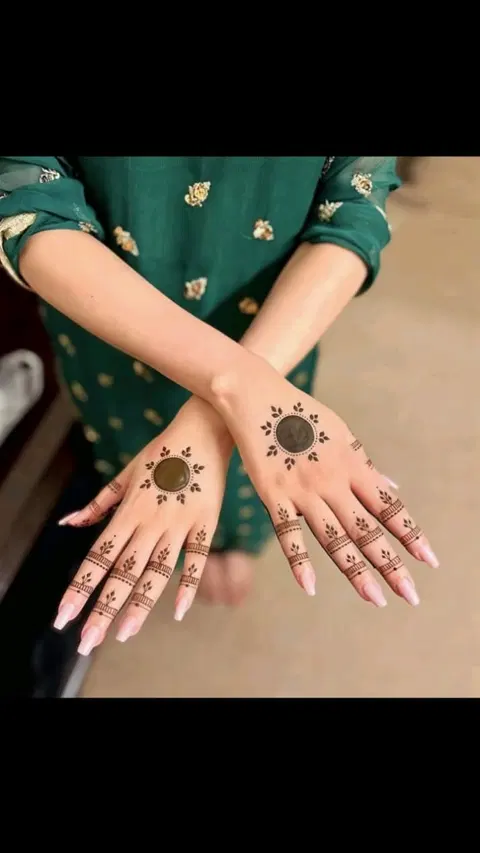 indian minimal circle back hand mehndi design