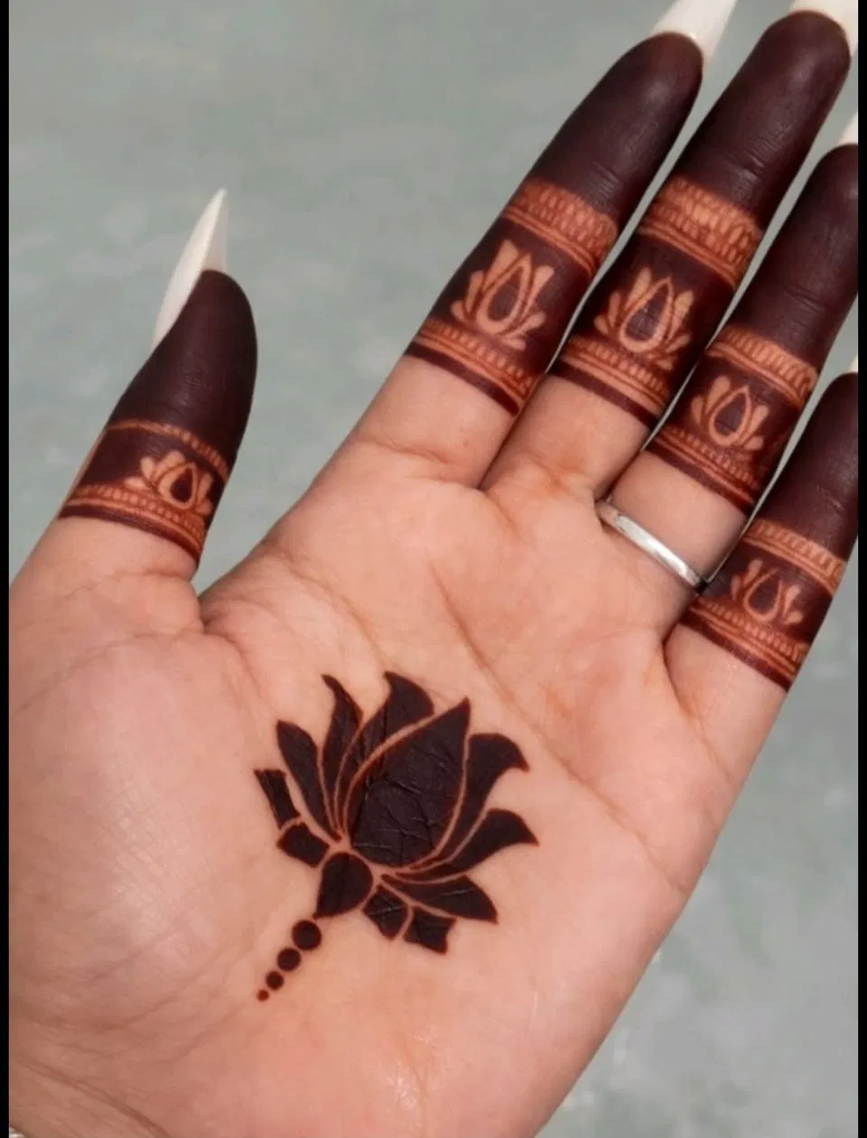Minimal Simple Finger Mehndi Design with Flowers and Lotus (2)