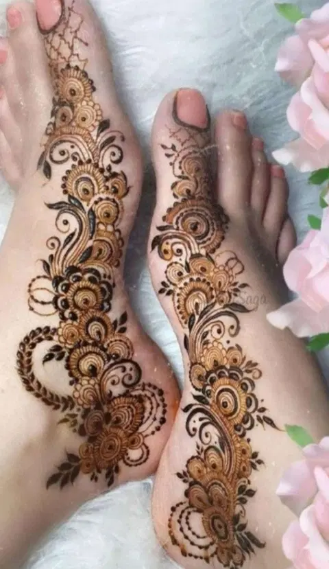 bridal simple circle foot mehndi design