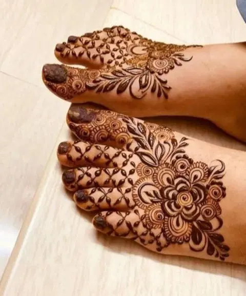 simple stylish back hand mehndi design