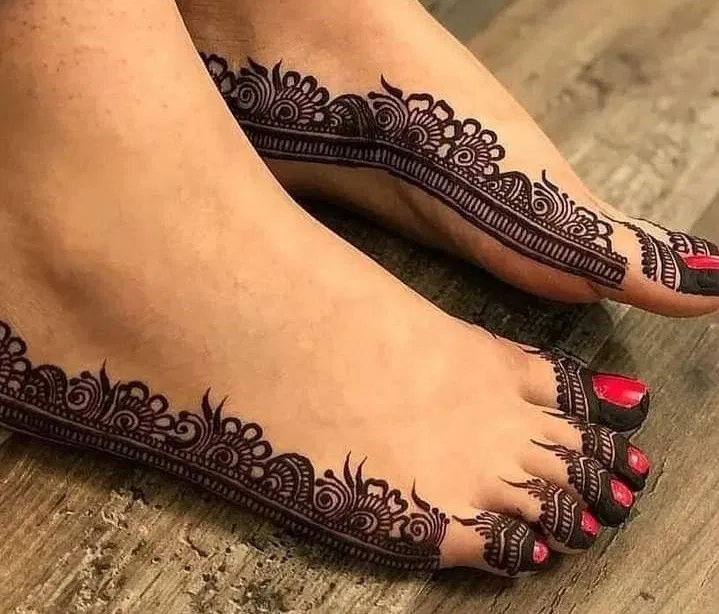 Simple Back Hand Mehndi Design (23)