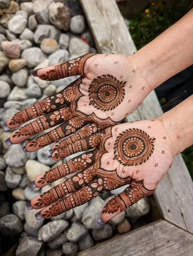 Aesthetic Bridal Back Hand Mehndi Design with Gol Tikki for Eid