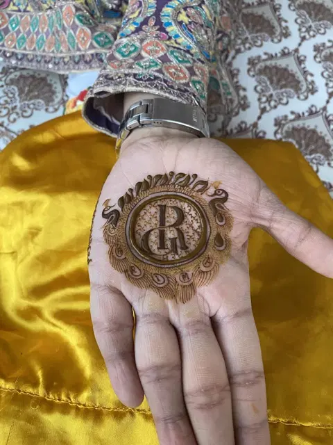 bridal royal circle finger mehndi design