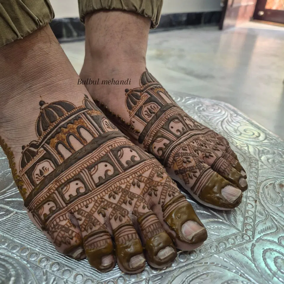 Bridal Royal Foot Mehndi Design with Deity and Figures (2)