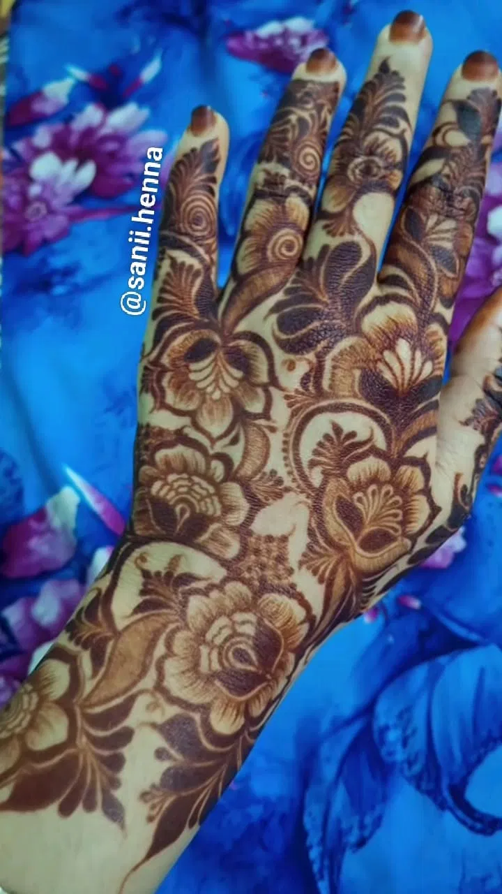Arabic Dubai Back Hand Mehndi Design with Flowers (13)