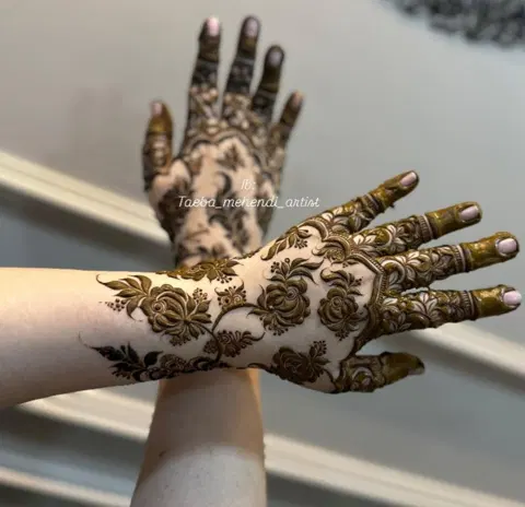 dubai simple flower back hand mehndi design
