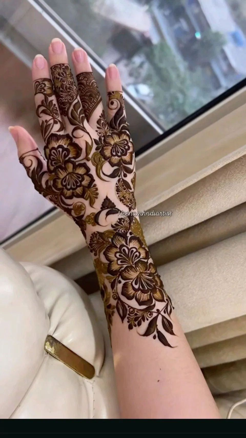 Bridal Dubai Arm Mehndi Design with Flowers (2)