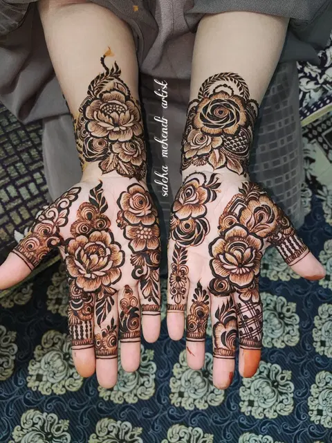dubai stylish flower front hand mehndi design