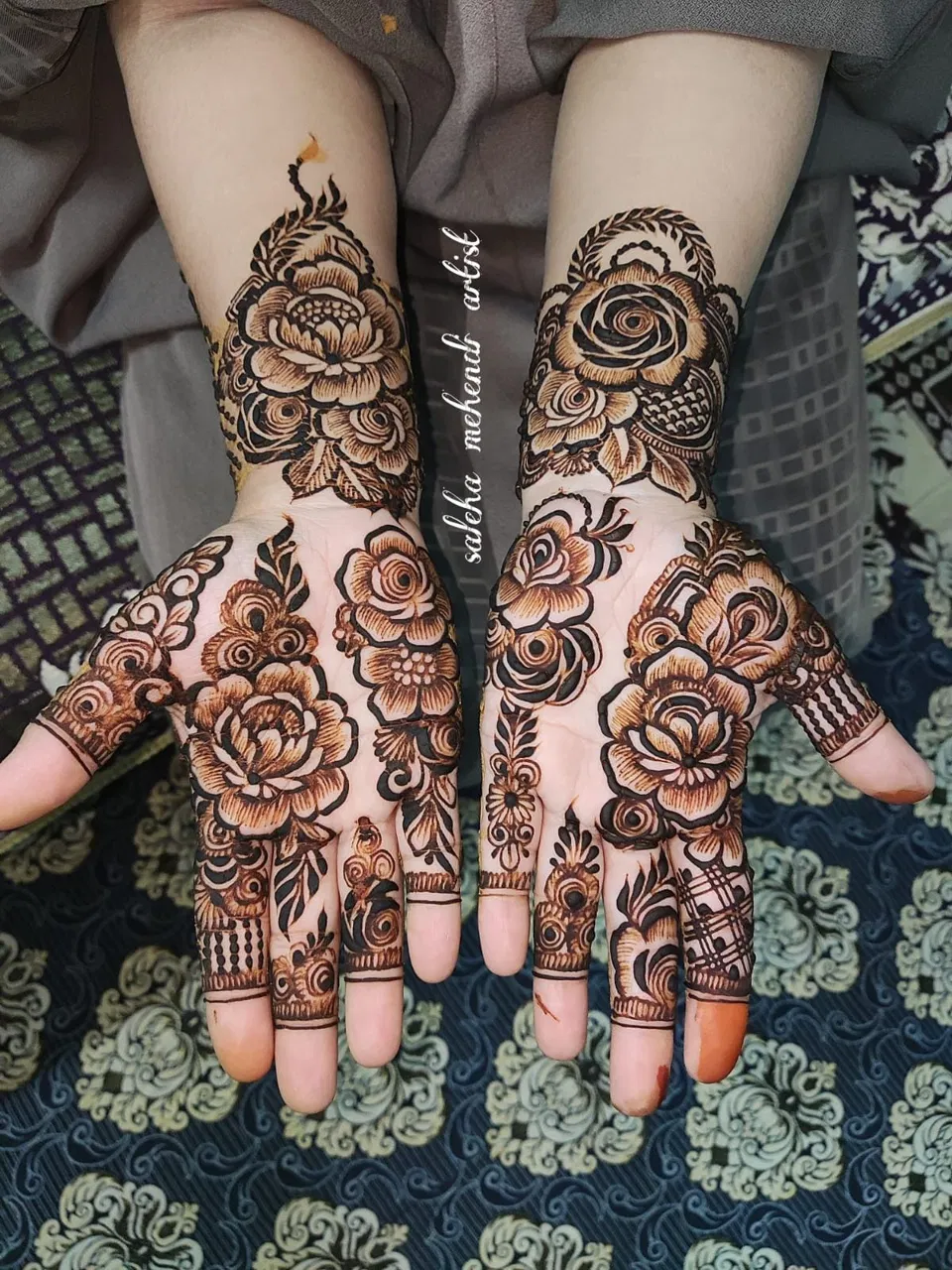 Dubai Stylish Front Hand Mehndi Design with Flowers