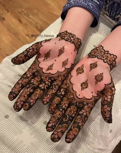 minimal pakistani flower front hand mehndi design