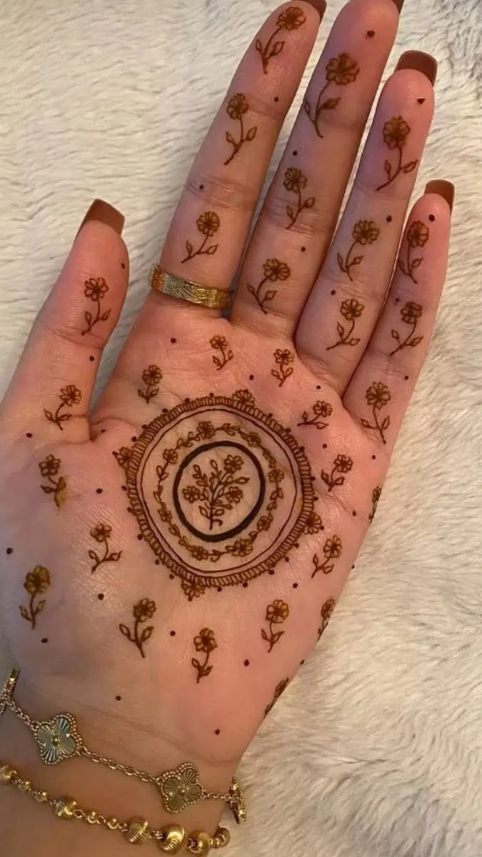 Aesthetic Simple Finger Mehndi Design with Gol Tikki and Flowers for Eid (5)