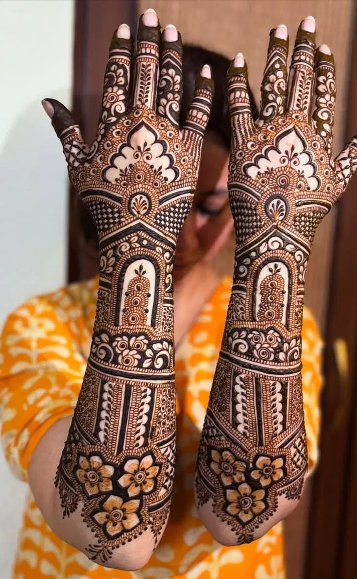 Bridal Stylish Back Hand Mehndi Design (4)