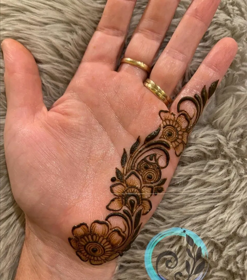 Arabic Simple Finger Mehndi Design with Bel and Hidden Name