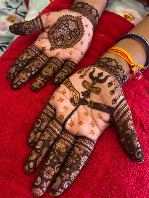 back hand mehndi design