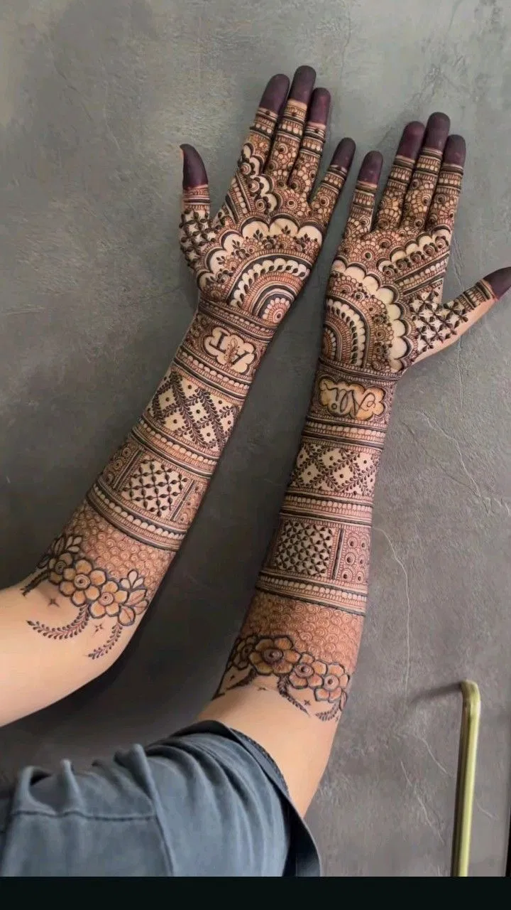 Aesthetic Bridal Front Hand Mehndi Design with Figures (9)