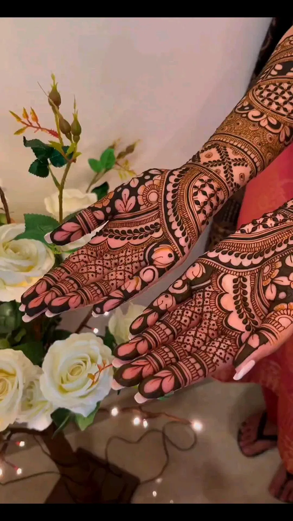 Aesthetic Bridal Front Hand Mehndi Design with Flowers (8)