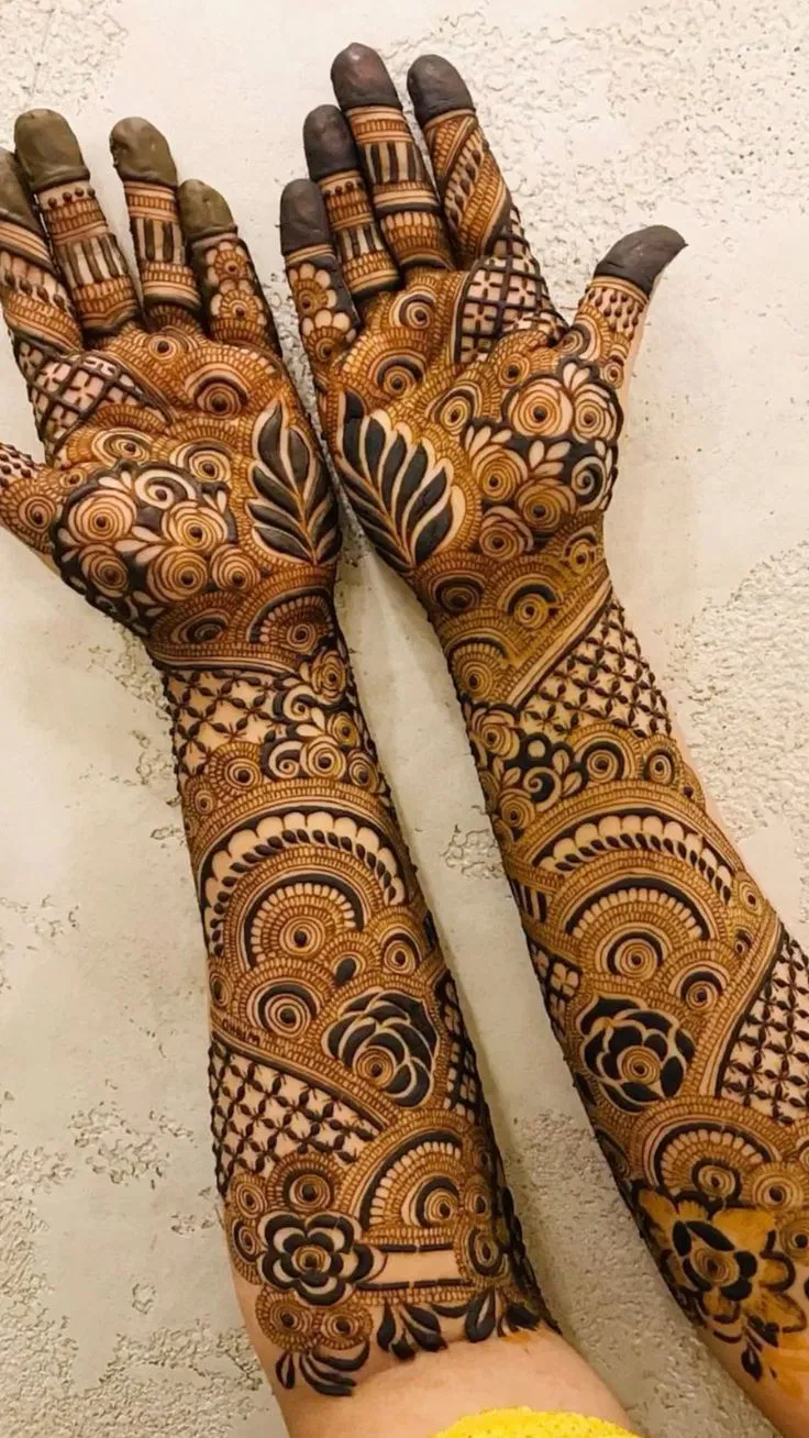 Aesthetic Bridal Back Hand Mehndi Design with Gol Tikki (43)
