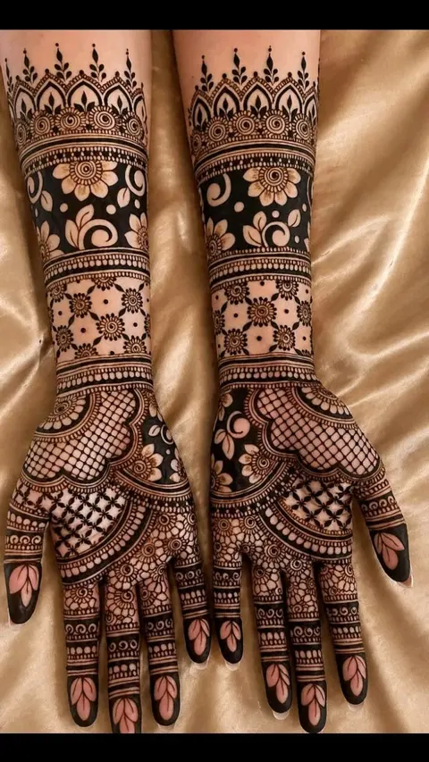 aesthetic bridal front hand mehndi design