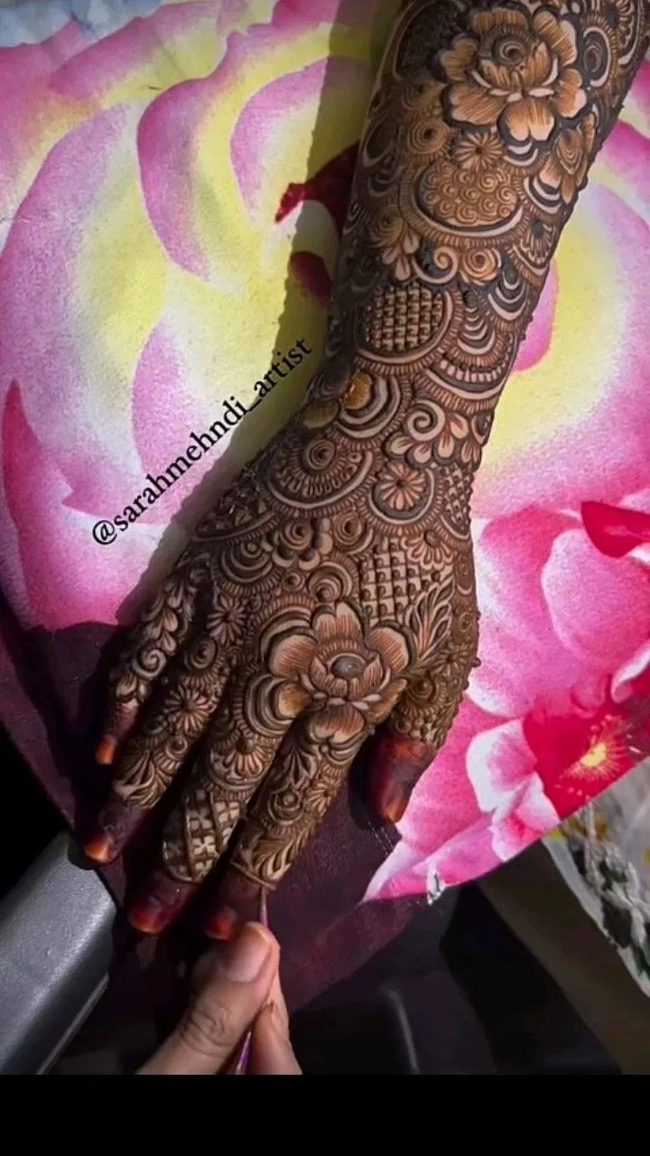 Aesthetic Bridal Back Hand Mehndi Design with Flowers (15)