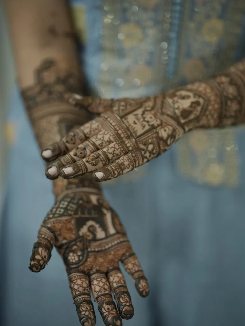 Bridal Front Hand Mehndi Design with Figures