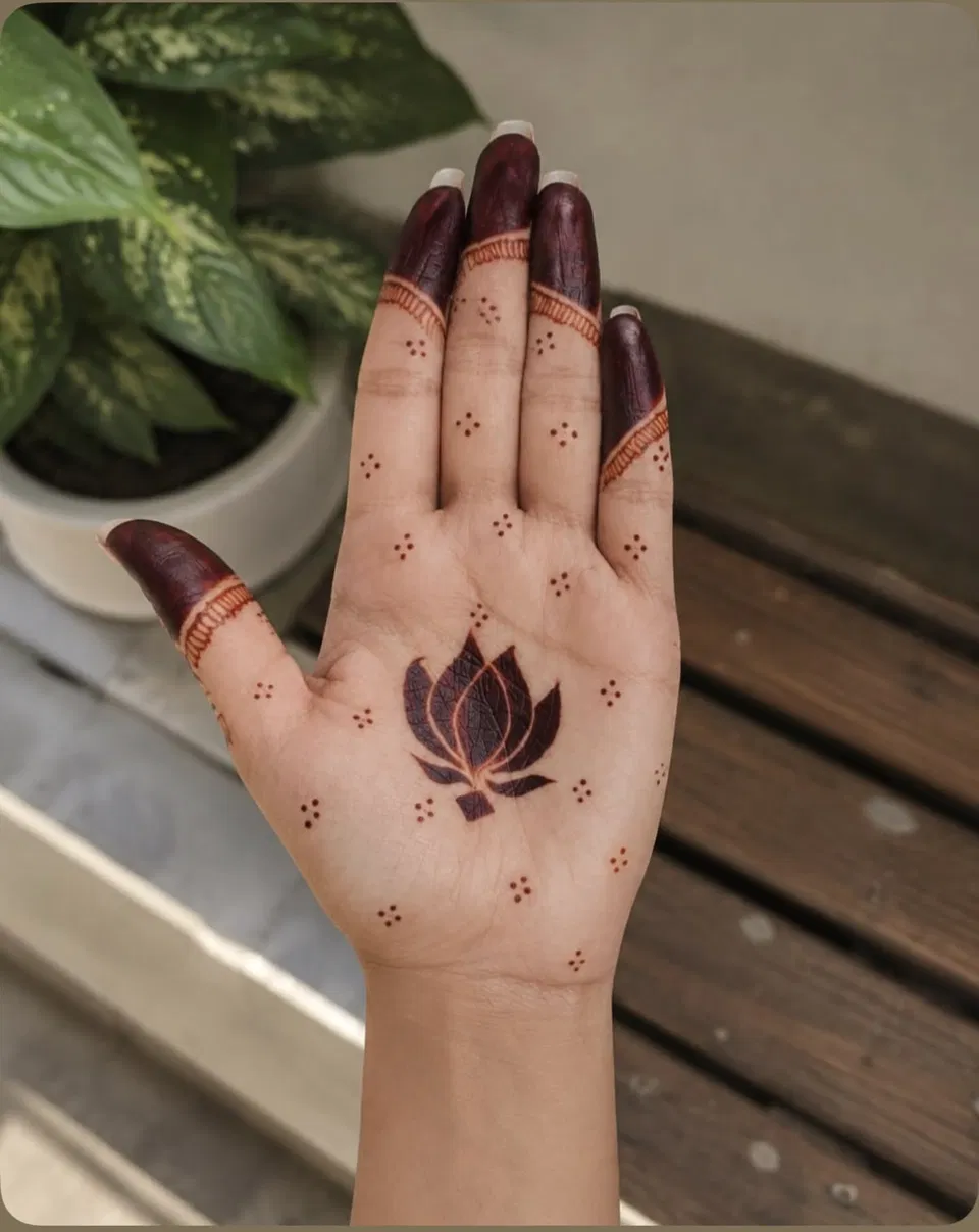 Aesthetic Indian Finger Mehndi Design with Flowers and Lotus (2)