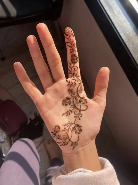 arabic minimal flower finger mehndi design