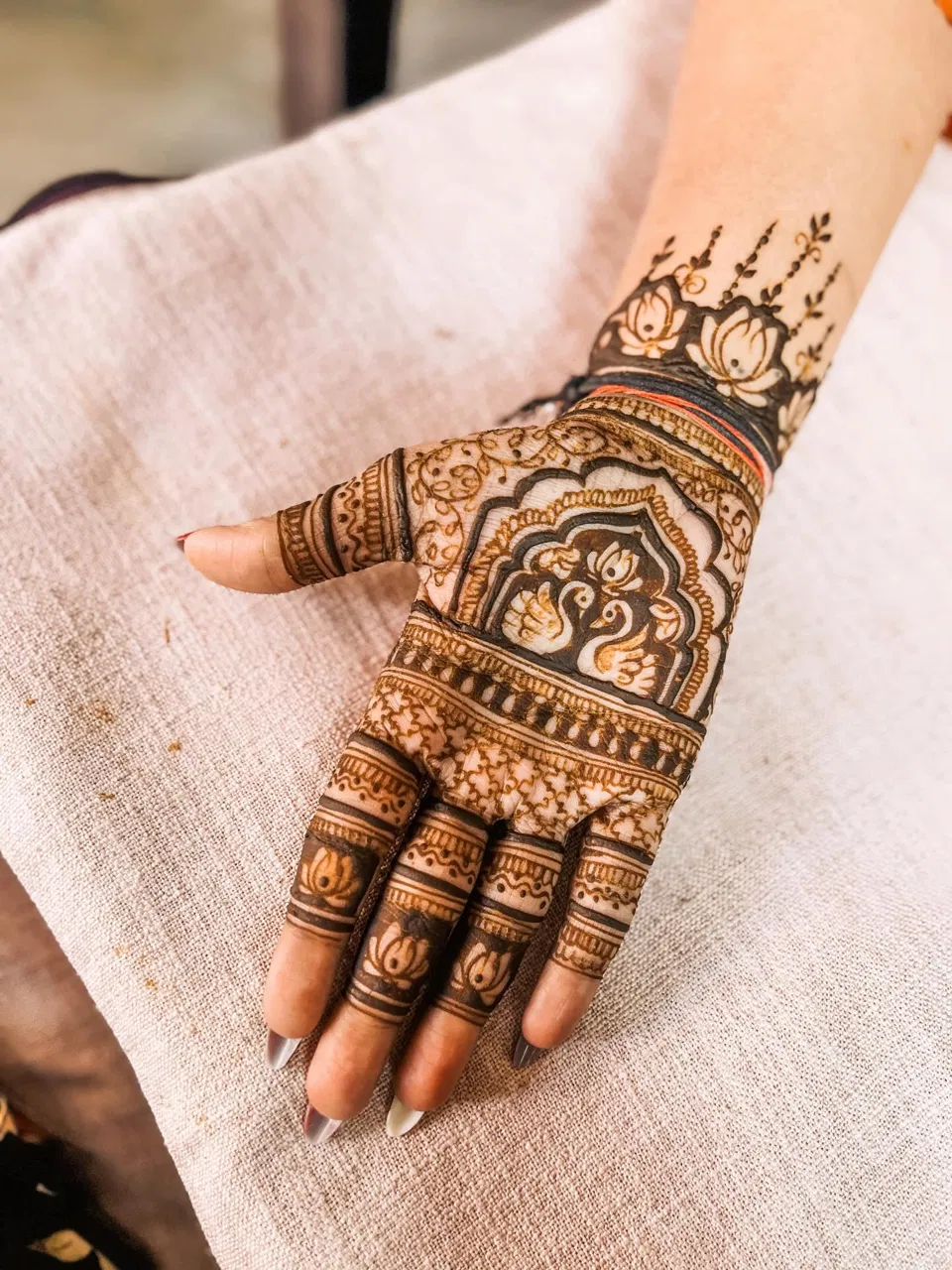 Bridal Front Hand Mehndi Design (3)