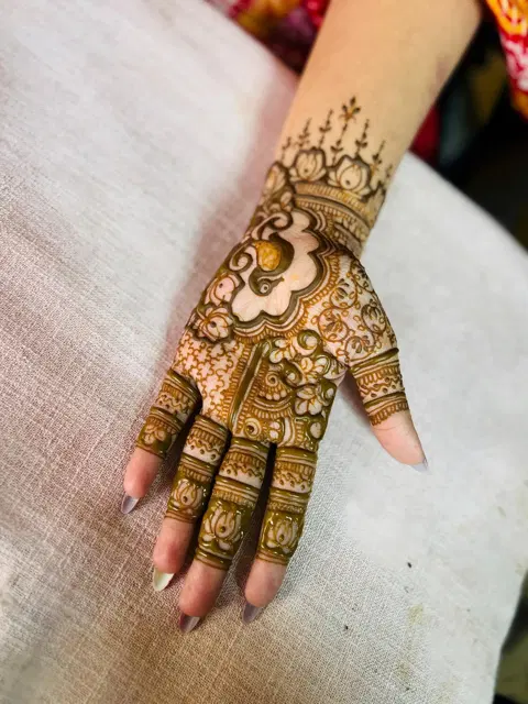 bridal moon front hand mehndi design