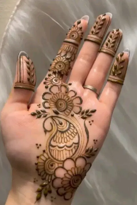 aesthetic arabic circle front hand mehndi design