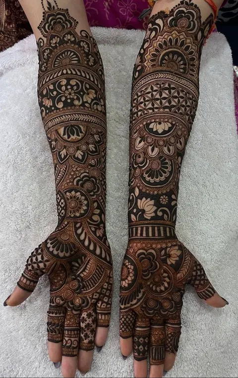 arabic bridal figure front hand mehndi design