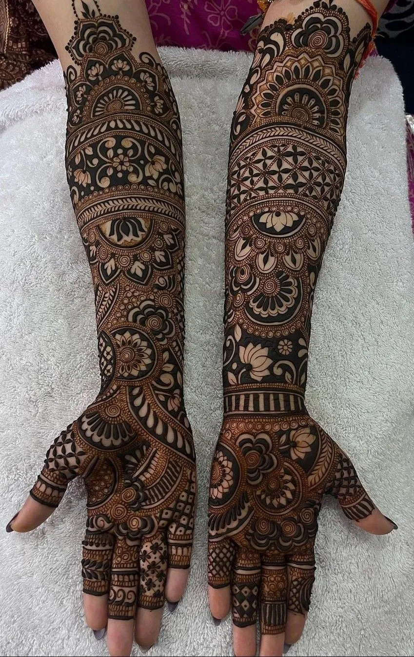 Arabic Bridal Front Hand Mehndi Design with Figures (4)