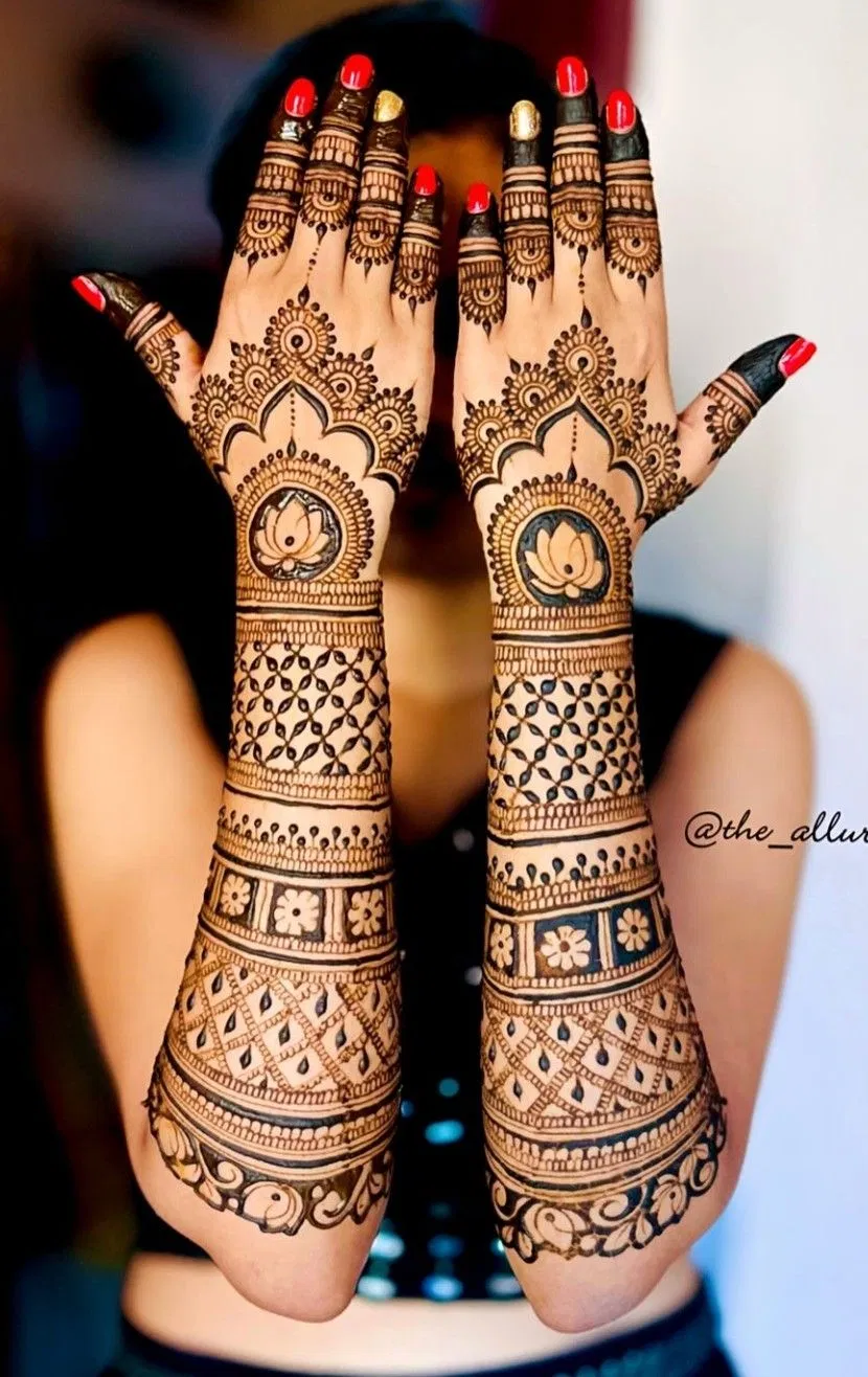 Bridal Simple Back Hand Mehndi Design with Figures (2)