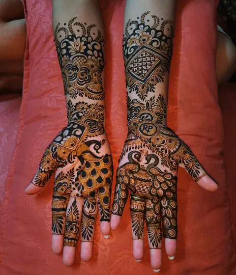 figure mehndi design