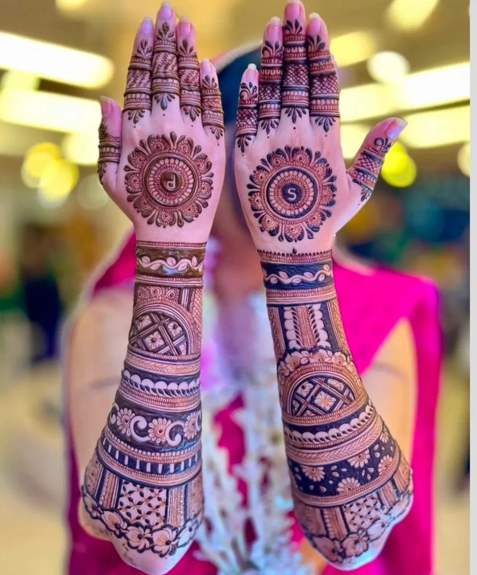 Bridal Indian Full Hand Mehndi Design with Gol Tikki and Figures (2)