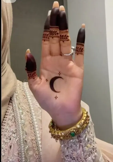 aesthetic minimal moon front hand mehndi design