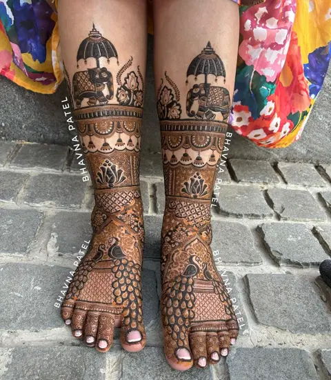 bridal stylish figure foot mehndi design