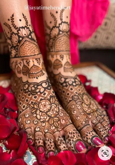bridal stylish circle foot mehndi design