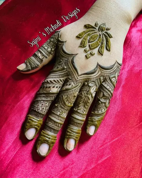 simple stylish circle back hand mehndi design