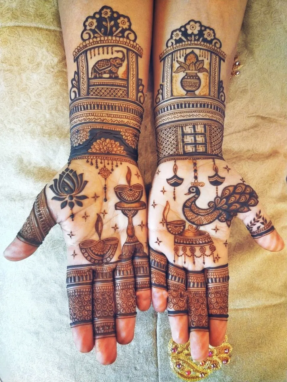 Stylish Front Hand Mehndi Design with Figures and Jaal