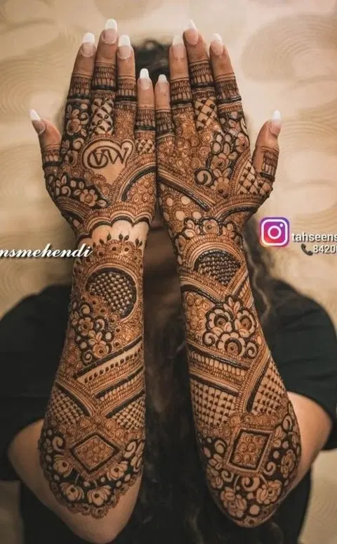 bridal figure back hand mehndi design
