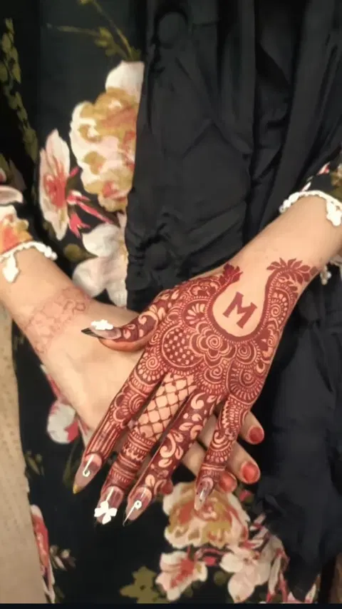 simple name back hand mehndi design