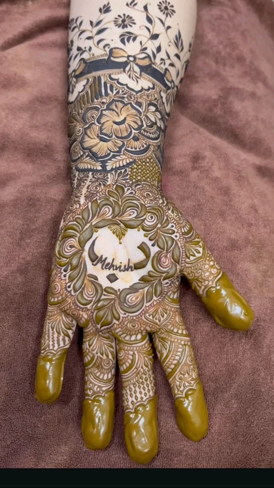 Bridal Stylish Arm Mehndi Design with Gol Tikki and Hidden Name