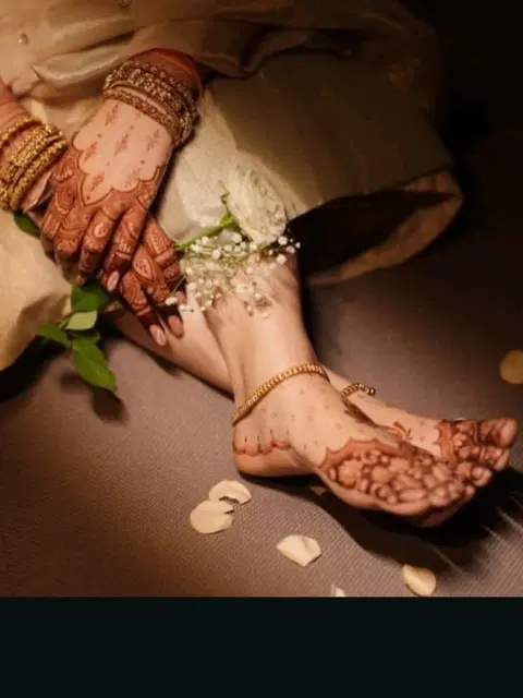 simple figure mehndi design