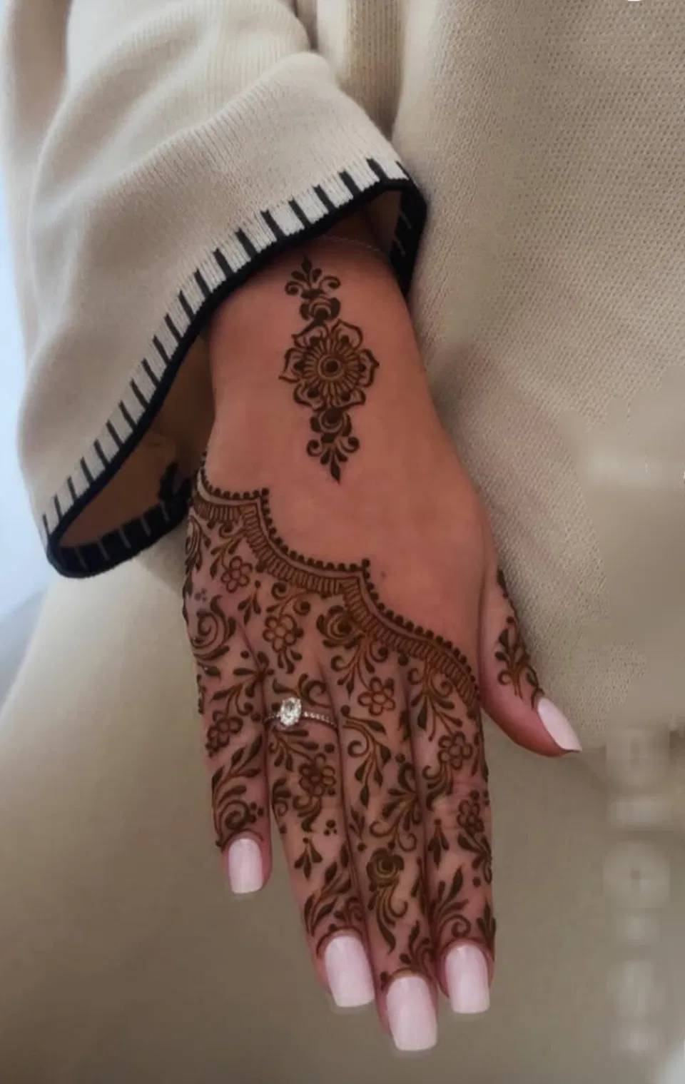 Bridal Moroccan Back Hand Mehndi Design (5)