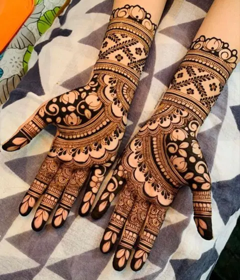 bridal stylish back hand mehndi design