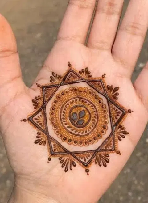 simple stylish circle finger mehndi design