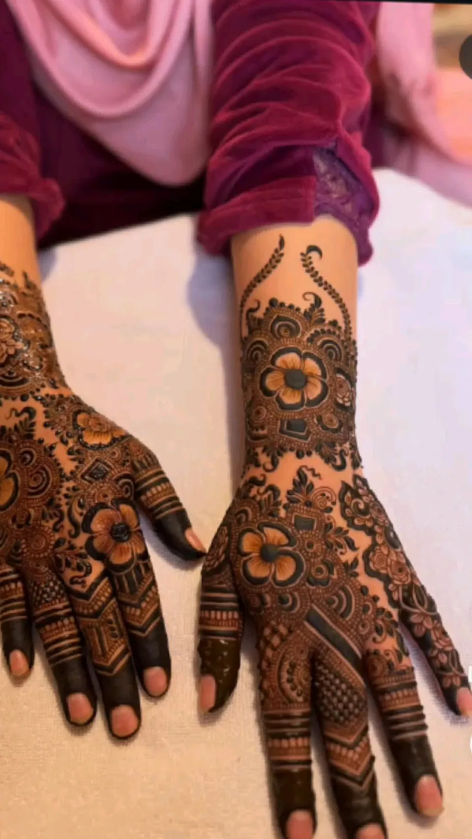 Bridal Stylish Foot Mehndi Design with Figures for Sawan